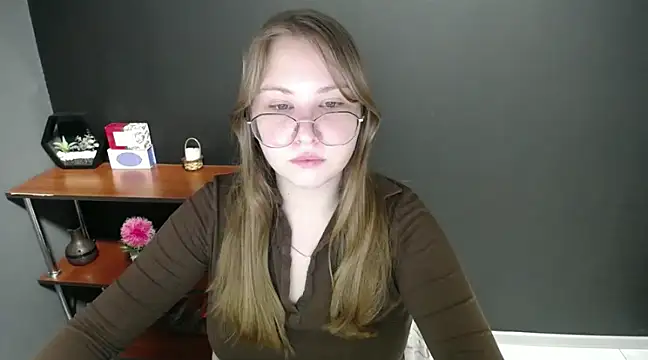 Snapshot of lady_minx chatting on February 7, 7:18 am lady minx online show from February 7, 7:18 am