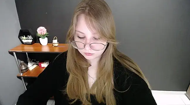 Snapshot of lady_minx chatting on March 17, 11:10 am lady minx online show from March 17, 11:10 am