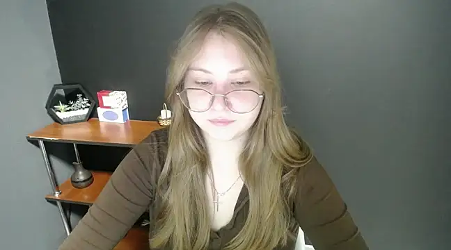 Snapshot of lady_minx chatting on February 11, 7:44 am lady minx online show from February 11, 7:44 am