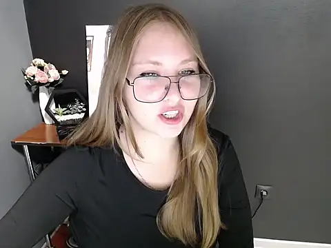 Snapshot of lady_minx chatting on October 3, 6:48 am lady minx online show from October 3, 6:48 am