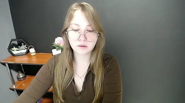 Snapshot of lady_minx chatting on February 19, 7:28 am lady minx online show from February 19, 7:28 am