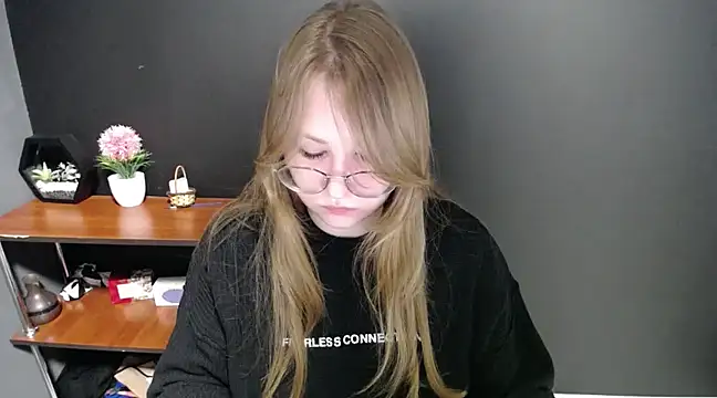 Snapshot of lady_minx chatting on March 18, 7:33 am lady minx online show from March 18, 7:33 am
