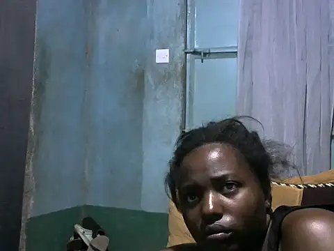 Snapshot of sweet_gal01 chatting on December 5, 9:34 pm sweet gal01 online show from December 5, 9:34 pm