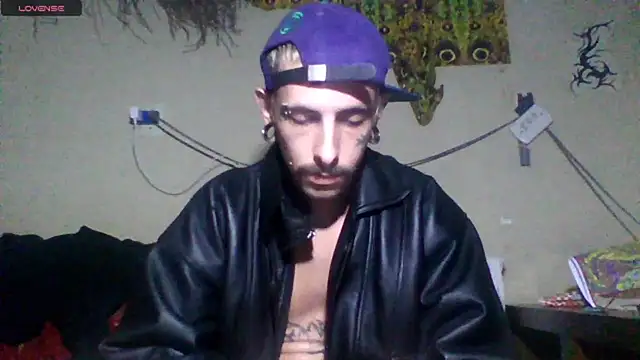 Snapshot of sellvageria chatting on July 9, 11:37 pm sellvageria online show from July 9, 11:37 pm