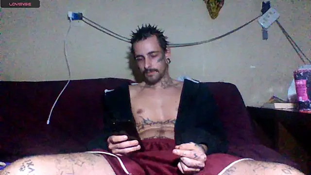 Snapshot of sellvageria chatting on July 17, 10:51 pm sellvageria online show from July 17, 10:51 pm