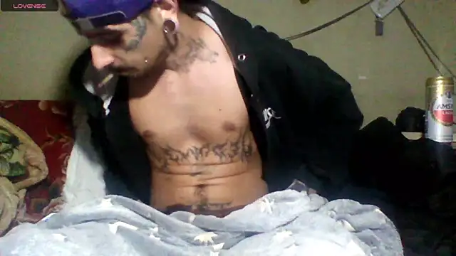 Snapshot of sellvageria chatting on July 8, 12:03 am sellvageria online show from July 8, 12:03 am
