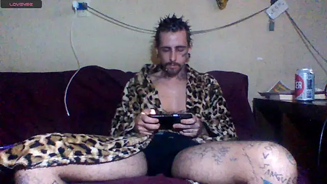 Snapshot of sellvageria chatting on July 18, 7:11 pm sellvageria online show from July 18, 7:11 pm
