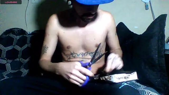 Snapshot of sellvageria chatting on June 8, 12:38 am sellvageria online show from June 8, 12:38 am