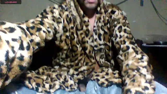 Snapshot of sellvageria chatting on July 16, 1:24 am sellvageria online show from July 16, 1:24 am