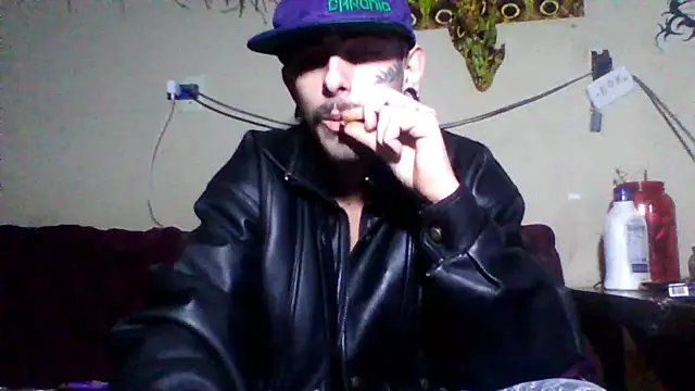 Snapshot of sellvageria chatting on June 20, 6:35 pm sellvageria online show from June 20, 6:35 pm