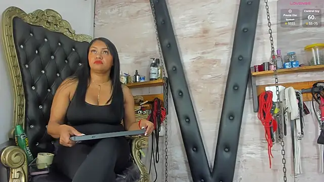 Snapshot of Madame_pain_ chatting on June 5, 11:49 am Madame pain online show from June 5, 11:49 am