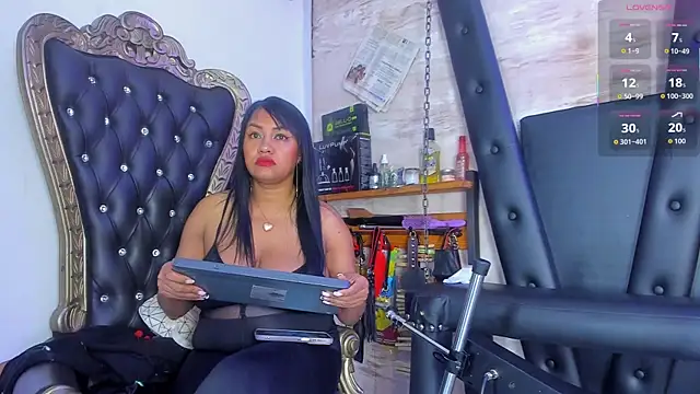 Snapshot of Madame_pain_ chatting on June 23, 11:19 am Madame pain online show from June 23, 11:19 am