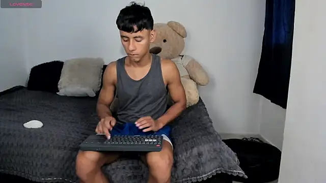Snapshot of LittleParker chatting on July 1, 1:00 pm LittleParker online show from July 1, 1:00 pm