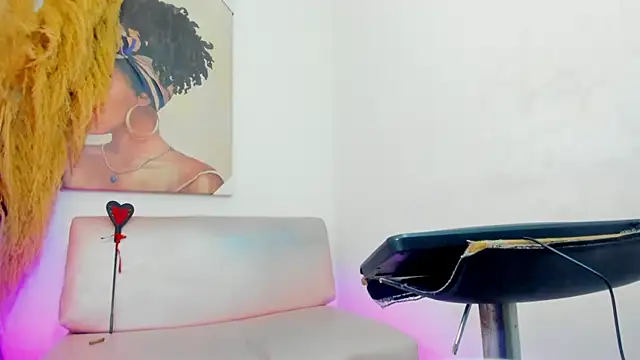 mia foxts online show from December 19, 1:42 am