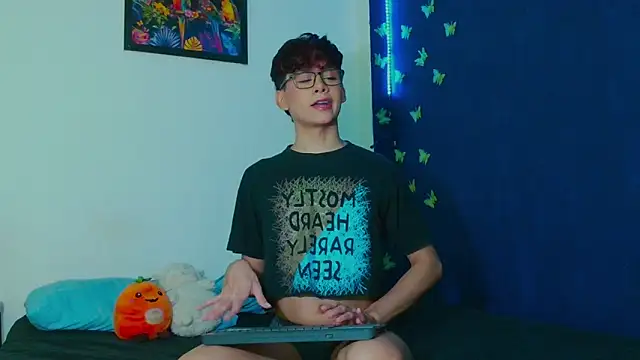 Snapshot of arnold_laurent_ chatting on October 22, 7:19 am arnold laurent online show from October 22, 7:19 am