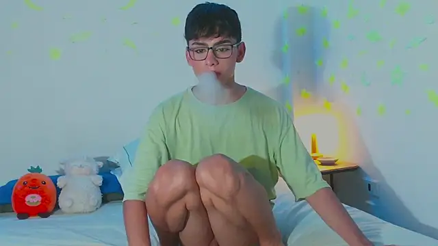 Snapshot of arnold_laurent_ chatting on February 9, 11:57 pm arnold laurent online show from February 9, 11:57 pm