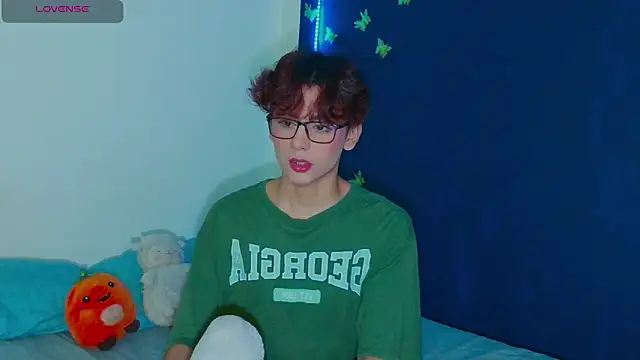 Snapshot of arnold_laurent_ chatting on December 4, 5:17 am arnold laurent online show from December 4, 5:17 am