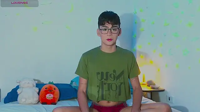arnold laurent  online show from March 17, 9:57 pm