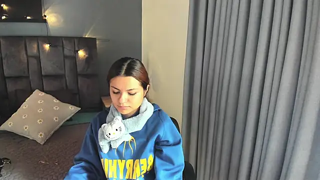 Snapshot of AbbyWathson chatting on September 18, 8:01 pm AbbyWathson online show from September 18, 8:01 pm