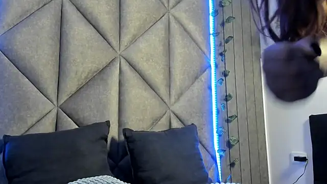 AbbyWathson online show from April 5, 11:39 am