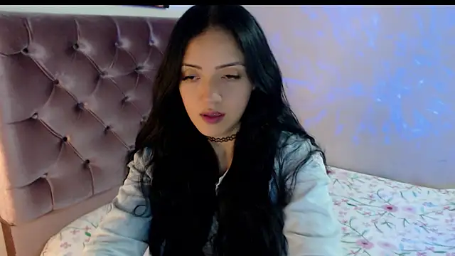 Snapshot of Suzanne_abbey chatting on December 21, 10:51 pm Suzanne abbey online show from December 21, 10:51 pm