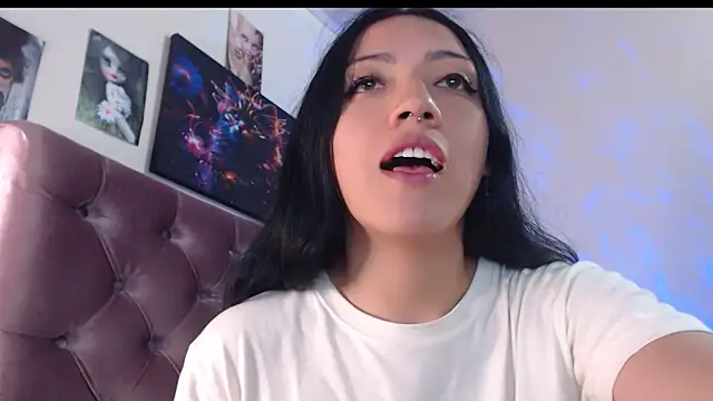 Snapshot of Suzanne_abbey chatting on December 17, 11:59 pm Suzanne abbey online show from December 17, 11:59 pm