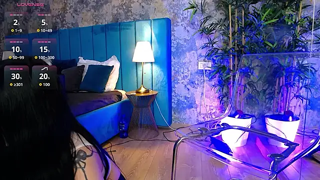 Snapshot of CreamyInkky_ chatting on February 19, 8:11 am CreamyInkky online show from February 19, 8:11 am