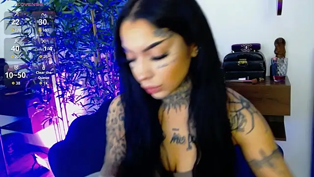 Snapshot of CreamyInkky_ chatting on December 4, 6:56 am CreamyInkky online show from December 4, 6:56 am