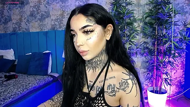 Snapshot of CreamyInkky_ chatting on February 7, 7:27 am CreamyInkky online show from February 7, 7:27 am