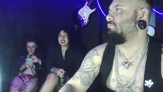 darkclothes online show from October 29, 6:12 am