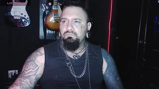 darkclothes online show from December 2, 6:15 am