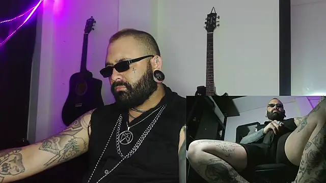 darkclothes online show from December 27, 8:24 am