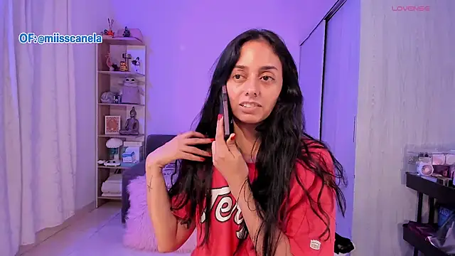 Snapshot of Aleja24Evans chatting on December 14, 2:07 am Aleja24Evans online show from December 14, 2:07 am