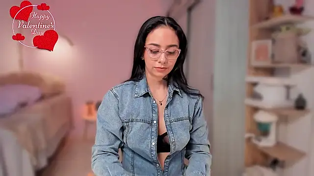 Snapshot of Aleja24Evans chatting on February 15, 6:07 pm Aleja24Evans online show from February 15, 6:07 pm