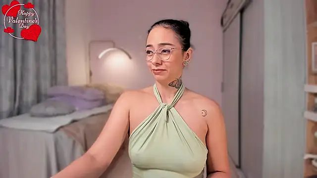 Snapshot of Aleja24Evans chatting on February 14, 1:39 am Aleja24Evans online show from February 14, 1:39 am