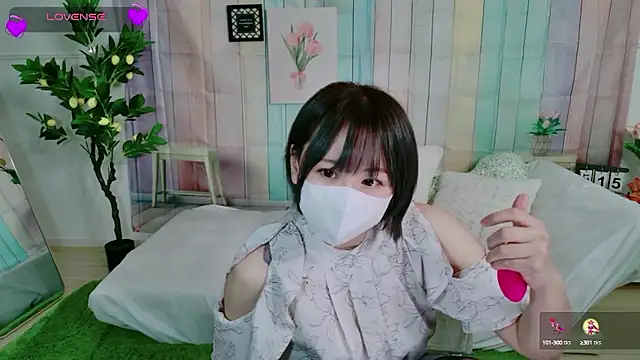 Snapshot of SERA-xx- chatting on October 15, 1:04 am SERA-xx- online show from October 15, 1:04 am