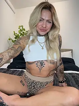 Divina X  online show from December 1, 5:58 pm