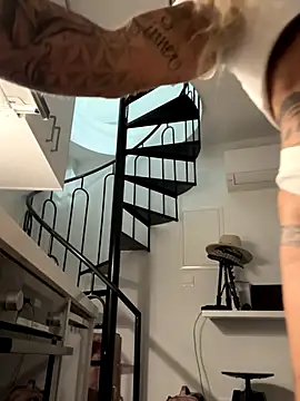 Divina X  online show from December 3, 5:45 pm