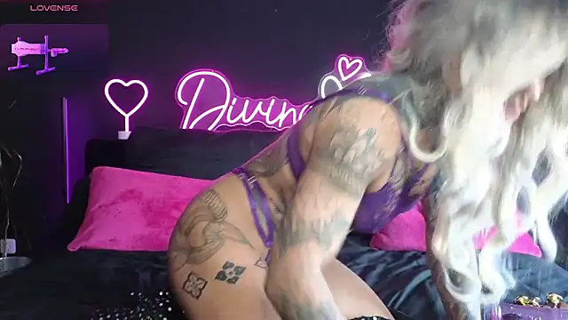 Divina X  online show from March 6, 7:58 am