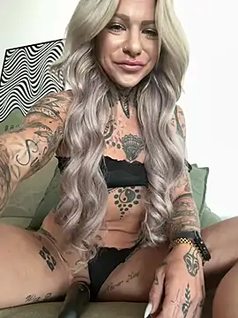 Snapshot of Divina_X_ chatting on July 15, 4:41 am Divina X online show from July 15, 4:41 am