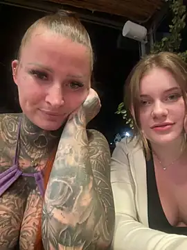 Snapshot of Inked_lorena chatting on November 4, 4:00 pm Inked lorena online show from November 4, 4:00 pm