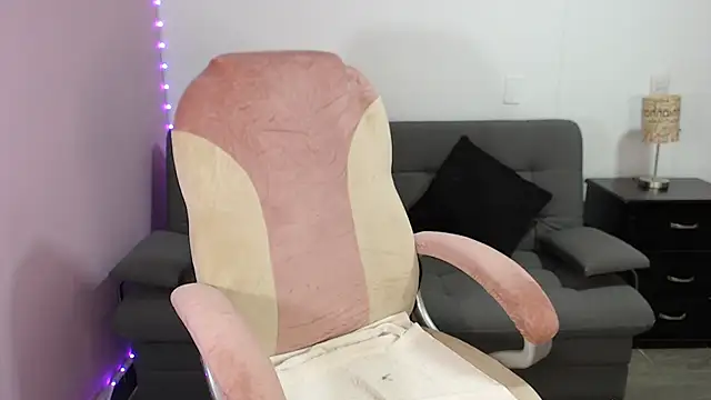 Snapshot of NicoleKitty_ chatting on October 28, 11:14 pm NicoleKitty online show from October 28, 11:14 pm