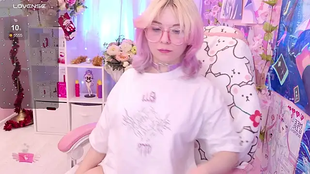 Coconut Mia online show from December 13, 8:26 pm