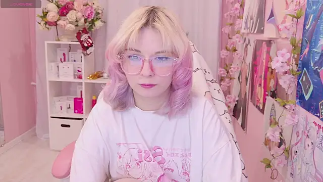 Coconut Mia online show from December 19, 8:55 pm