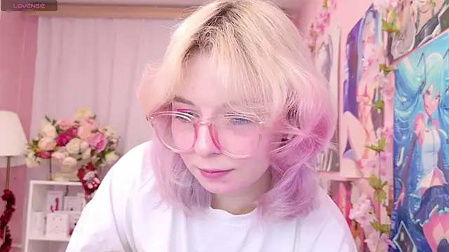 Coconut Mia online show from December 17, 8:58 pm