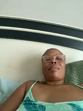 Nomthie online show from March 13, 2:12 pm