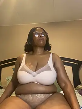 Nomthie online show from November 4, 9:40 pm