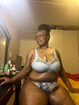 Nomthie online show from December 19, 7:05 pm