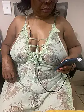 Nomthie online show from March 3, 7:32 pm