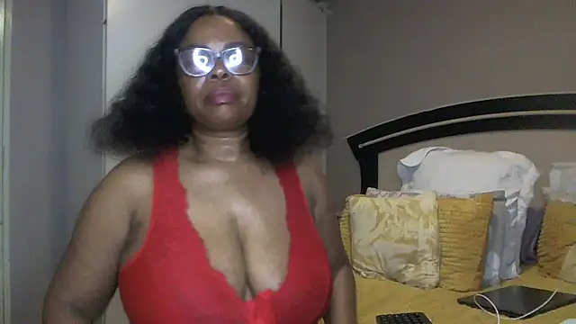 Nomthie online show from September 19, 9:19 pm